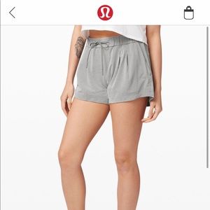NWT Lululemon Stroll at Sundown Shorts (3”)